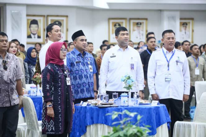 
					Pelantikan Gapembi Jateng, Taj Yasin Ingatkan Pengelola SPPG Jaga Limbah dan Sanitasi Dapur