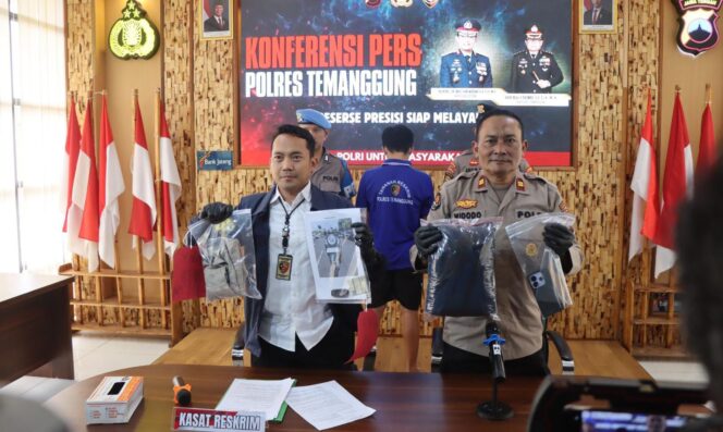 
					Polres Temanggung Tangkap IN, Pelaku Penipuan Bermodus Uji Coba Motor Scoopy Senilai Rp15 Juta