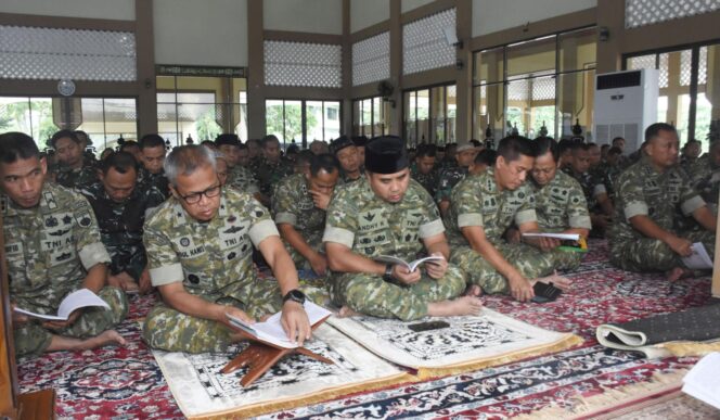 
					Kasdam IV/Diponegoro Ikuti Doa Bersama Peringatan Hari Juang TNI AD 2025