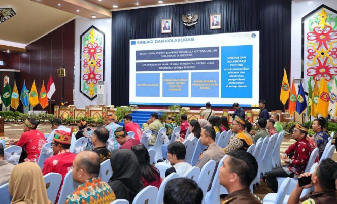 
					Dirjen PPTR ATR/BPN Serahkan Sertipikat Tanah Wakaf untuk Dukung Penataan Pembangunan Pesantren Al-Khoziny