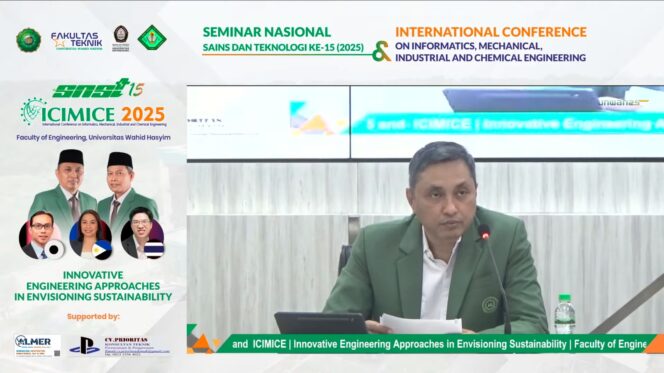 
					Rektor Unwahas Prof. Helmy Purwanto saat sesi pembukaan SNST-15 dan ICIMICE 2025 | dok Unwahas.