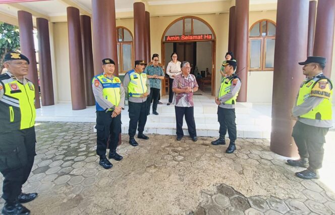 
					Polres Jepara Tinjau Kesiapan Gereja Jelang Operasi Lilin Candi 2025