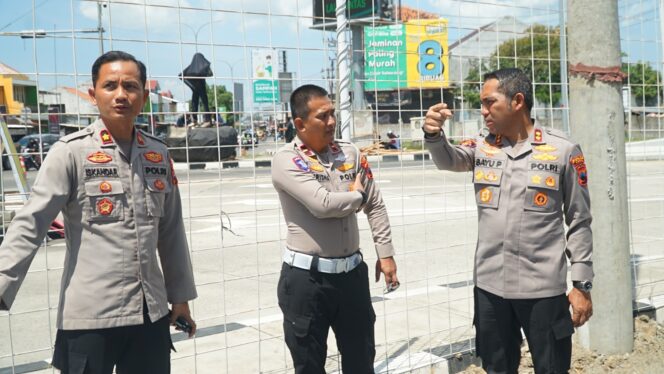 
					Seksi Propam Polres Tegal Laksanakan Pamwasgiat Pengecekan Pos Pengamanan Ops Lilin Candi 2025