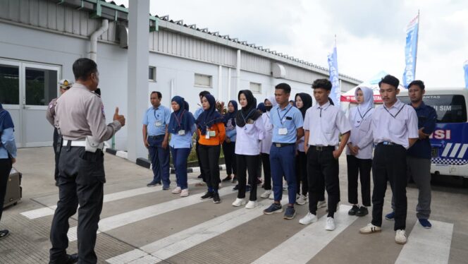 
					Satlantas Polres Jepara Berikan Edukasi Safety Riding kepada Karyawan PT SAMI-JF