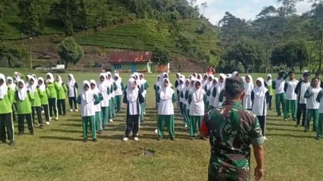 
					Koramil Paguyangan Perkuat Jiwa Kepemimpinan dan Nasionalisme Siswa SMP N 2 Paguyangan melalui LDK