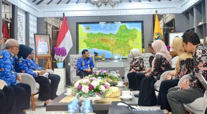 
					Pemprov Jateng Salurkan Rp 16,6 Miliar Hibah untuk Dukung Pendidikan Tinggi Selama 2025