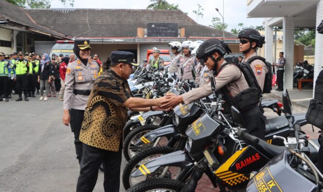
					Siapkan 381 Personel, Polres Semarang Mantapkan Pengamanan Natal 2025 dan Tahun Baru 2026