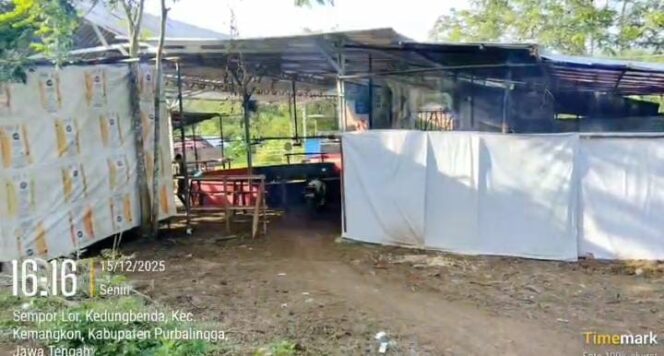 
					Tempat yang diduga digunakan sebagai arena judi sabung ayam 