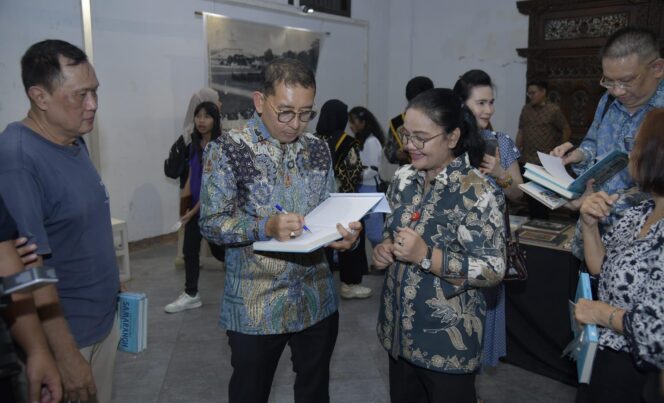 
					Fadli Zon Bersama Wali Kota Agustina Dorong Generasi Muda Kenali Sejarah Semarang Lewat Kartu Pos Lawas