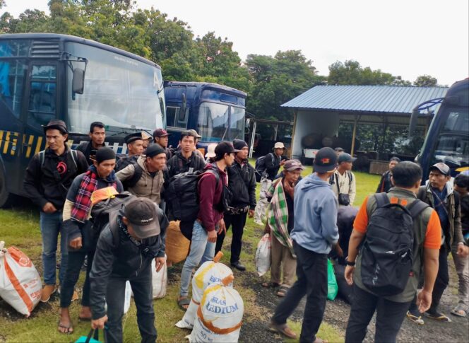 
					Seratus Warga Jateng Korban Banjir Sumatra Difasilitasi Pulang oleh Pemprov