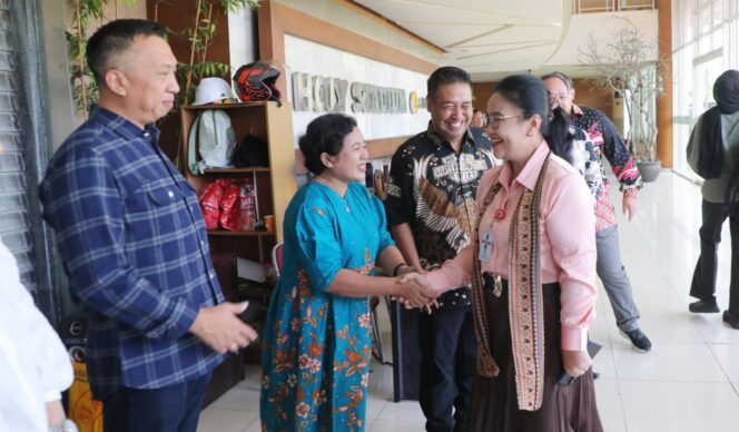 
					Jelang Natal 2025, Wali Kota Semarang Perkuat Silaturahmi dengan Tokoh Nasrani