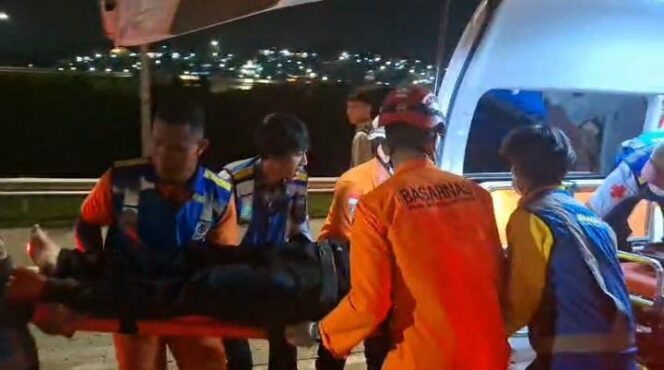 
					Bus Tujuan Jakarta–Yogyakarta Terguling di Exit Tol Krapyak, 15 Penumpang Meninggal Dunia
