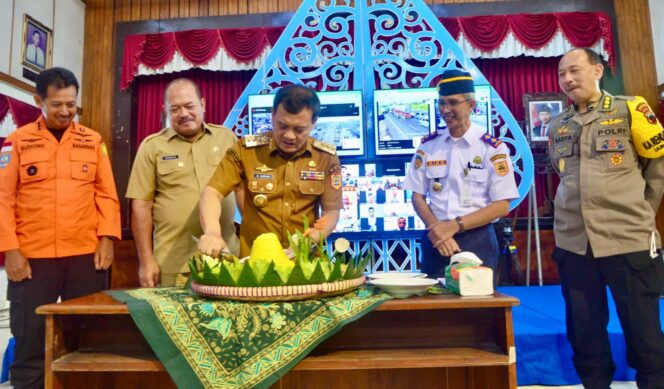 
					Pemprov Jateng Aktifkan Posko Terpadu Nataru, Ahmad Luthfi Dorong Pelayanan Humanis dan Terpadu
