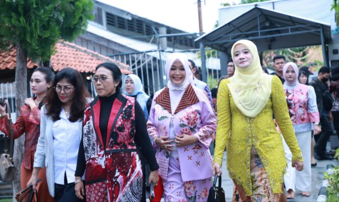 
					Nawal Arafah Yasin Dorong Warga Binaan Lapas Perempuan Semarang Jadi Pengrajin Batik Mandiri