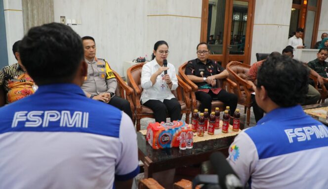 
					Temui Buruh, Wali Kota Semarang Komit Pertahankan UMK 2026 di Kisaran Rp3,7 Juta dan Tegaskan UMSK Tetap Berlaku