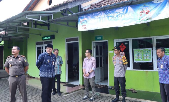
					Pastikan Keamanan Nataru, Kapolres Jepara Bersama Forkopimda Tinjau Gereja dan Pos Pengamanan