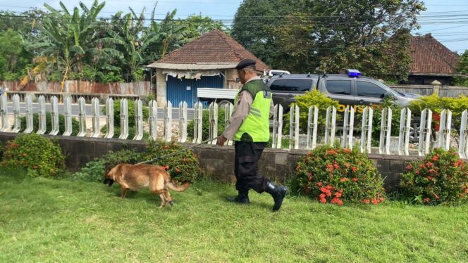 
					Ops Lilin Candi 2025, Polres Jepara Kerahkan K9 untuk Patroli dan Sterilisasi Gereja