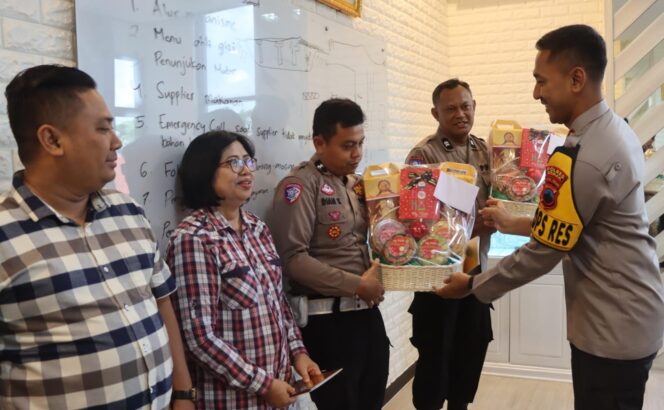 
					Kapolres Demak Pererat Kebersamaan Anggota, Tegaskan Kesiapan Operasi Lilin Candi 2025