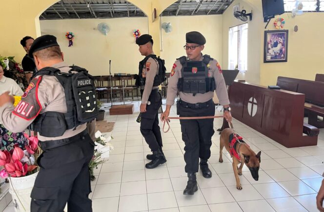 
					Jelang Perayaan Natal, Polres Demak Lakukan Sterilisasi Gereja dengan Unit K-9