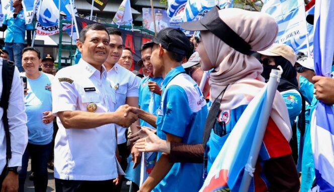 
					Gubernur Ahmad Luthfi Temui Massa Buruh Usai Mengumumkan UMP 2026