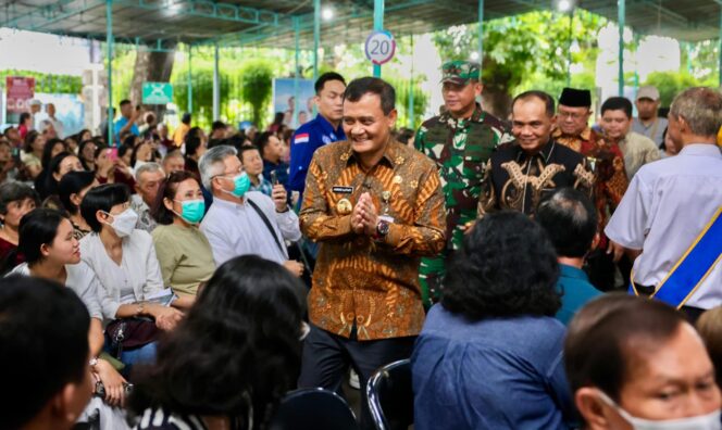 
					Gubernur Ahmad Luthfi Sapa Jemaat Natal, Ajak Doakan Keselamatan Bangsa