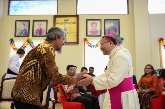 
					Silaturahmi Natal, Sekda Jateng Ajak Umat Gereja Katolik dan Pantekosta Tingkatkan Kepedulian Lingkungan