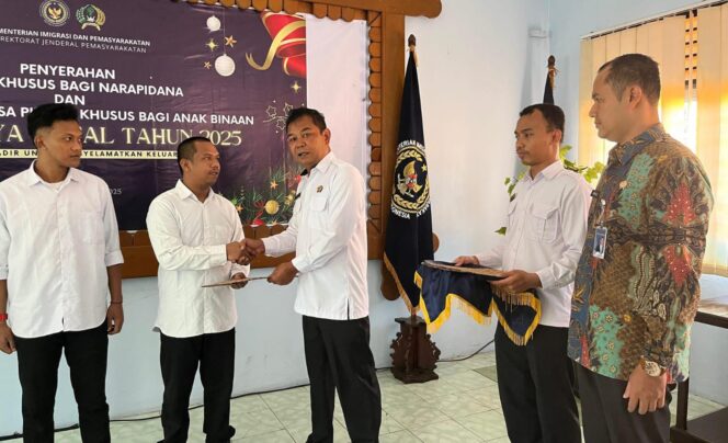 
					Lima Warga Binaan Lapas Kendal Terima Remisi Khusus Natal 2025