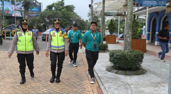 
					Wisata Kabupaten Semarang Dibanjiri Pengunjung Saat Libur Natal, Polisi Siaga Amankan Jalur dan Destinasi