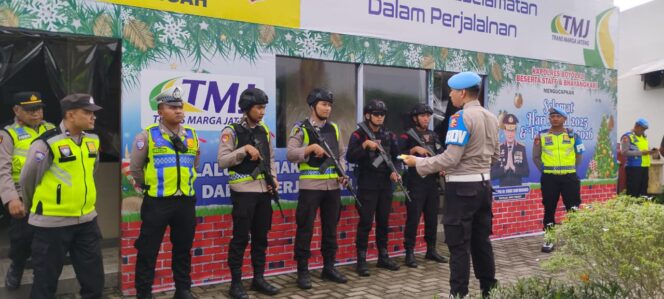 
					Tim Div Propam Mabes Polri Gelar Operasi Gaktiplin di Pos Pelayanan Rest Area KM 487 B Boyolali