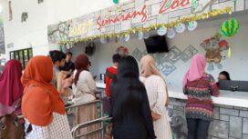 Sejumlah wisatawan berkunjung ke kebun binatang Semarang Zoo. (Ist)