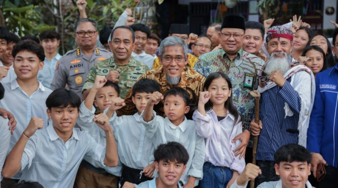 
					Sekda Jateng Ajak Anak Panti Berani Bermimpi dalam Kunjungan Natal 2025, Pengelola: “Kami Merasa Diayomi, Pak!”