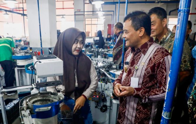 
					Kilas Balik Ekonomi Jawa Tengah 2025: Pertumbuhan Terakselerasi, Investasi Terus Mengalir