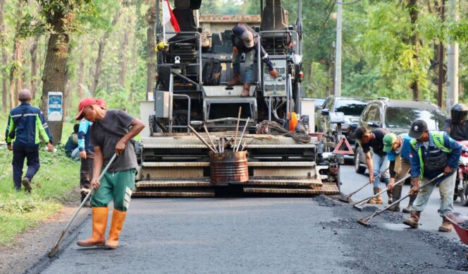 
					Tak Lagi Terperangkap Lubang: Jalan Mulus Jateng Buka Ruang Aktivitas dan Harapan
