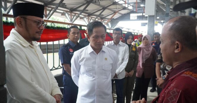 
					Menteri Lingkungan Hidup Ajak Warga Kota Tegal Aktif Kelola Sampah, Targetkan Kota Makin Bersih dan Berdaya