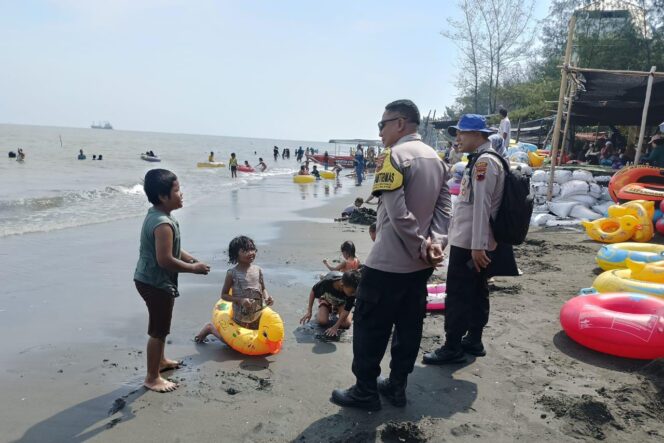 
					Polres Kendal Perketat Keamanan Wisata Pantai Ngebum Saat Libur Natal