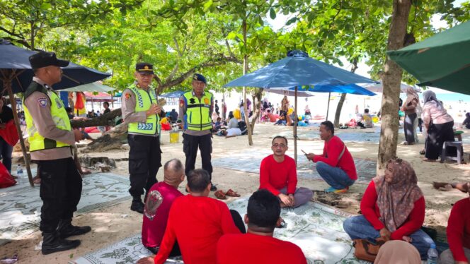 
					Personel Polres Jepara Laksanakan Imbauan Keamanan di Area Wisata Selama Libur Nataru
