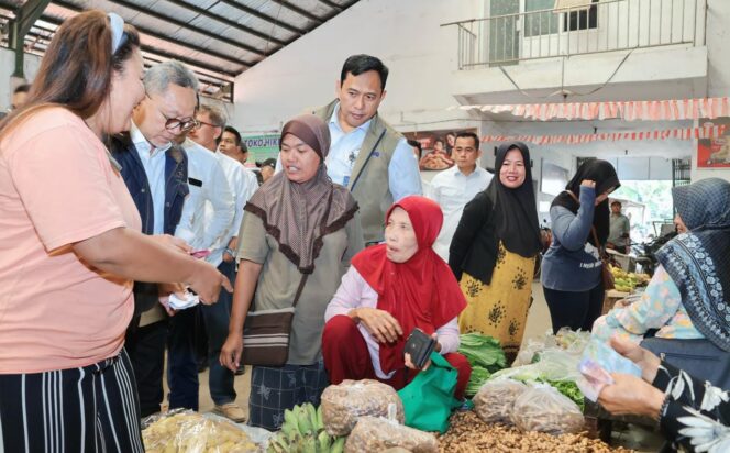 
					Menko Pangan dan Dirut BULOG Sidak Pasar Kendal, Pastikan Harga Pangan di Jawa Tengah Stabil