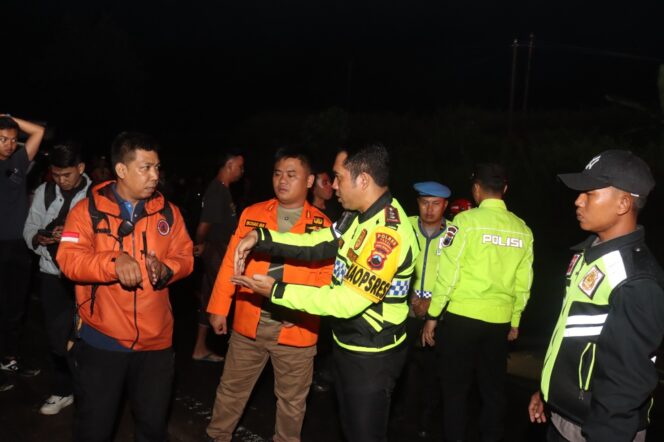 
					Kapolres Tegal Bersama Bupati Tegal Pimpin Langsung Penanganan Luapan Air di Underpass Pesurupan Prupuk Utara