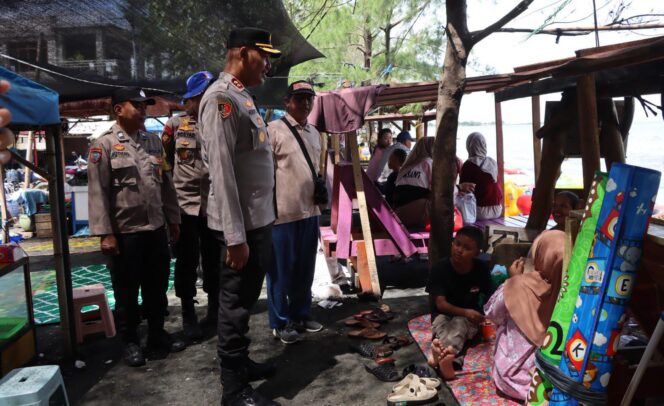 
					Kapolres Kendal Tinjau Pengamanan Libur Nataru di Pantai Ngebum, Pastikan Keamanan Wisatawan