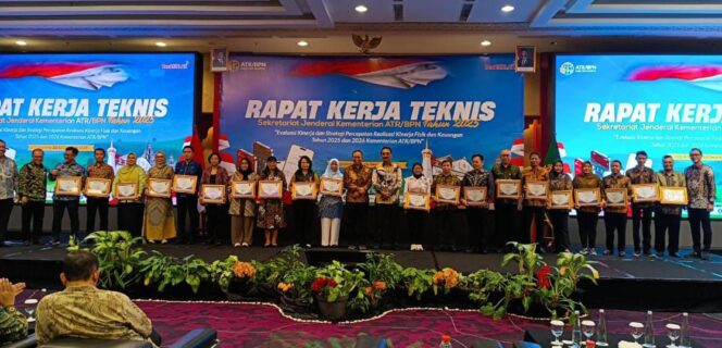 
					Kanwil BPN Jawa Tengah Raih Predikat Terbaik II Strategi Komunikasi Publik Nasional 2025