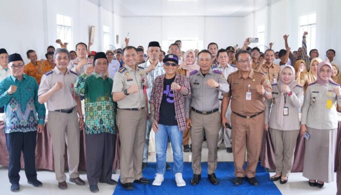 
					Kakanwil BPN Jateng Serahkan Sertipikat Wakaf dan Aset Daerah Banjarnegara, Dorong Percepatan Layanan Pertanahan 2025