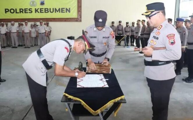 
					Polres Kebumen Lakukan Rotasi 13 Perwira, Awali Tahun 2026 dengan Penyegaran Organisasi