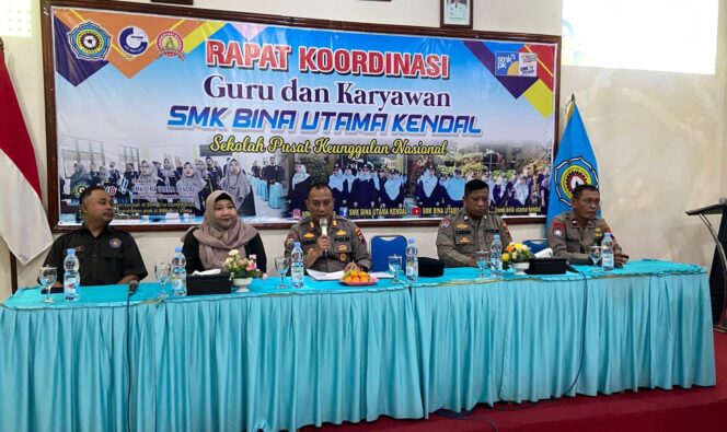 
					Sat Binmas Polres Kendal Tanamkan Disiplin dan Karakter Positif Siswa SMK Bina Utama