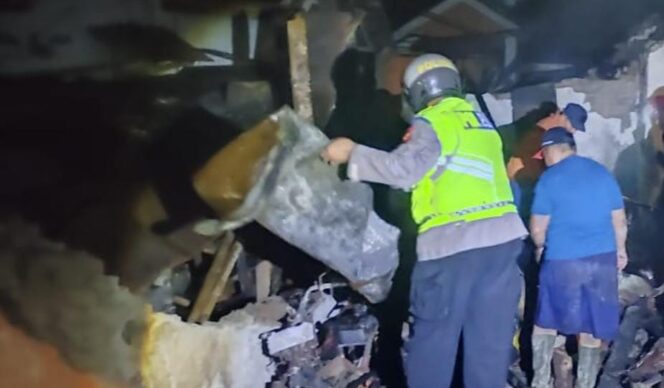 
					Gerak Cepat Polsek Balapulang Tangani Kebakaran Rumah di Cilongok, Seluruh Penghuni Selamat