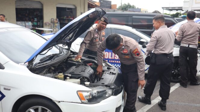 
					Polres Semarang Periksa 75 Kendaraan Dinas, Pastikan Siap Dukung Pelayanan Publik