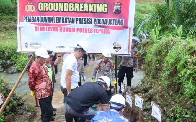 
					Tindak Lanjuti Arahan Presiden, Polres Jepara Bangun Jembatan Penghubung Dua Dukuh di Kembang