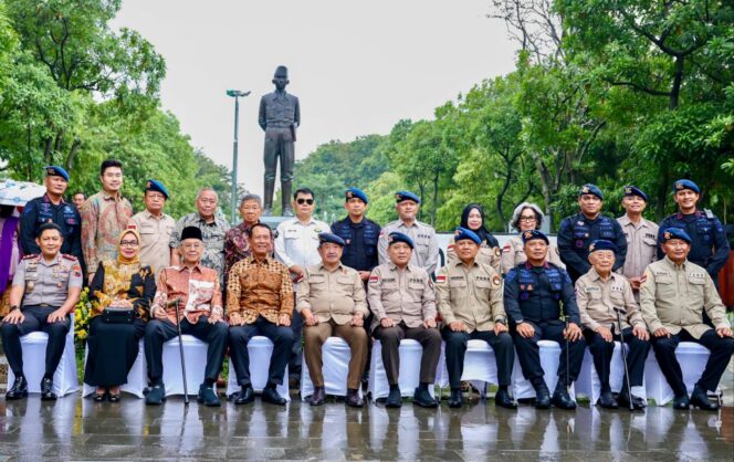
					Gubernur Ahmad Luthfi Resmikan Taman dan Monumen RM Bambang Soeprapto di Semarang