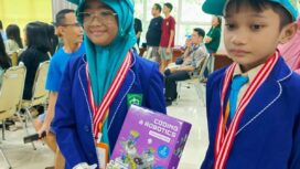 Kak Ahla, putri Wagub Jateng (kiri).