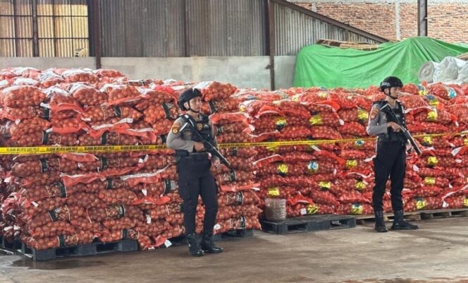 
					Masuk Lewat Pelabuhan Tanjung Mas, Ribuan Karung Bawang Bombay Ilegal Berhasil Diamankan