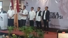 Ketua DPW PSI Jateng, Antonius Yogo Prabowo saat membaca susunan pengurus dalam acara Sertijab di Hotel Trizz Semarang, Minggu (11/1/2026). Foto: Wahyu Hamijaya